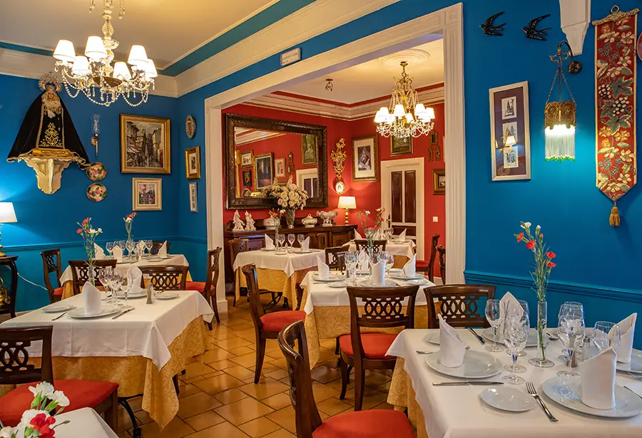 Imagen del comedor interior parte azul